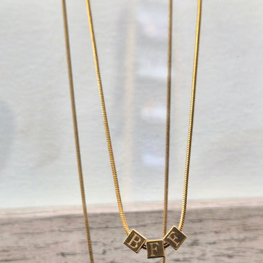 Pendentif Doré Mot gravé sur Cubes 5mm Personnalisable