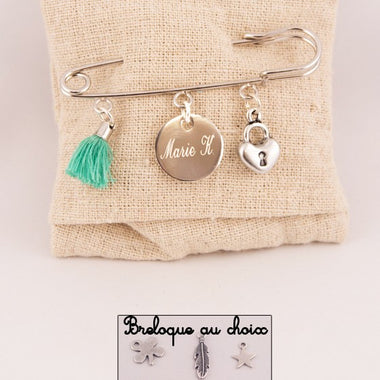 Broche Médaille Gravée Acier Breloque & Pompon Vert