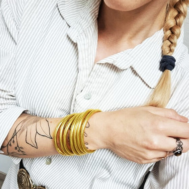 Jonc Bouddhiste Doré Mantra & Médaille Gravée Qualité Supérieure