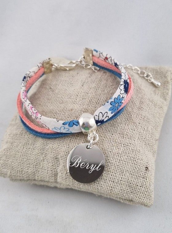 Bracelet Enfant Liberty blanc fleuri suédine et médaille gravée personnalisé