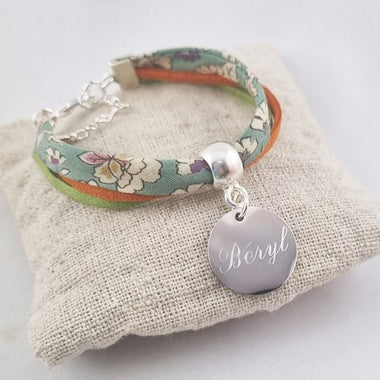 Bracelet Liberty Vert fleuri suédine et médaille gravée personnalisé