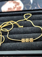 Pendentif Doré Mot gravé sur Cubes 5mm Personnalisable