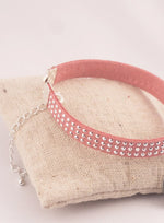 Bracelet Personnalisé Suédine Rose & Médaille Acier Gravée
