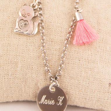 Collier Enfant Médaille Gravée Acier Breloque Chat & Pompon