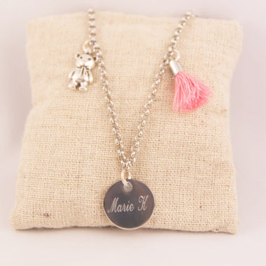 Collier Enfant Médaille Gravée Acier Breloque Chat & Pompon